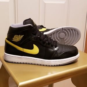 Air Jordan 1 Mid 554724-070